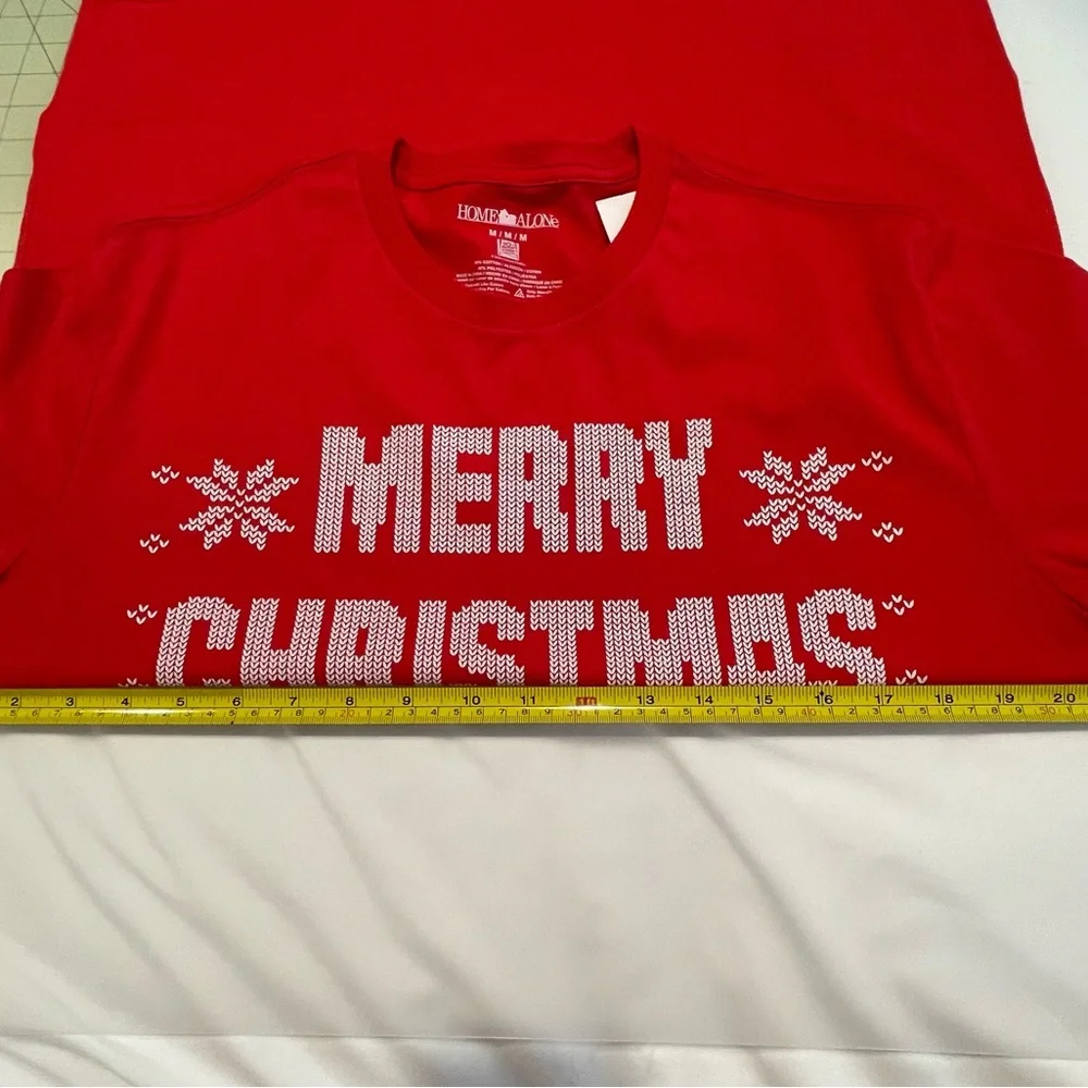 Home Alone Merry Christmas Graphic Tee NWT Kevin McCallister Holiday Shirt M